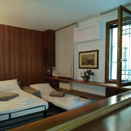 Sestiere Dorsoduro Venezia, A Due Passi Dal Ponte Dei Pugni