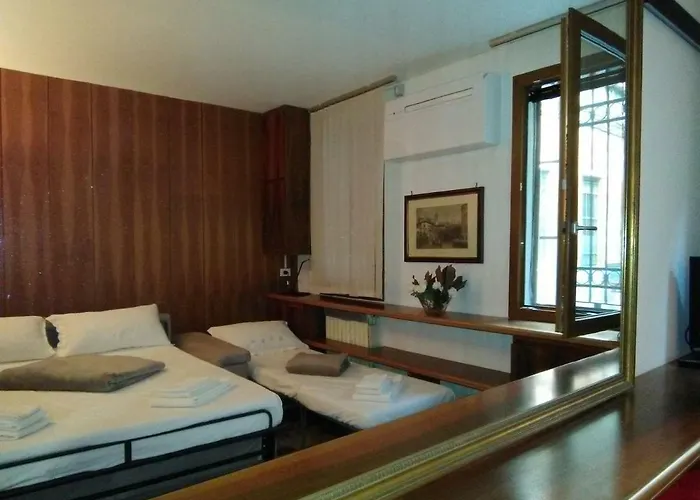 Sestiere Dorsoduro Venezia, A Due Passi Dal Ponte Dei Pugni